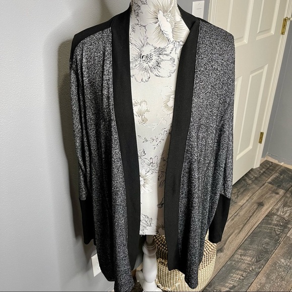 B Active Women’s Gray Black Pullover Cardigan Sweater Size 14 16 - Picture 1 of 5